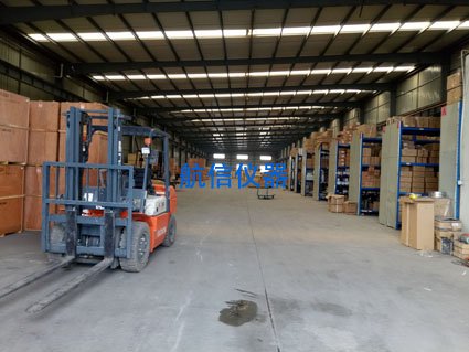 公路建筑試驗(yàn)儀器產(chǎn)品庫房
